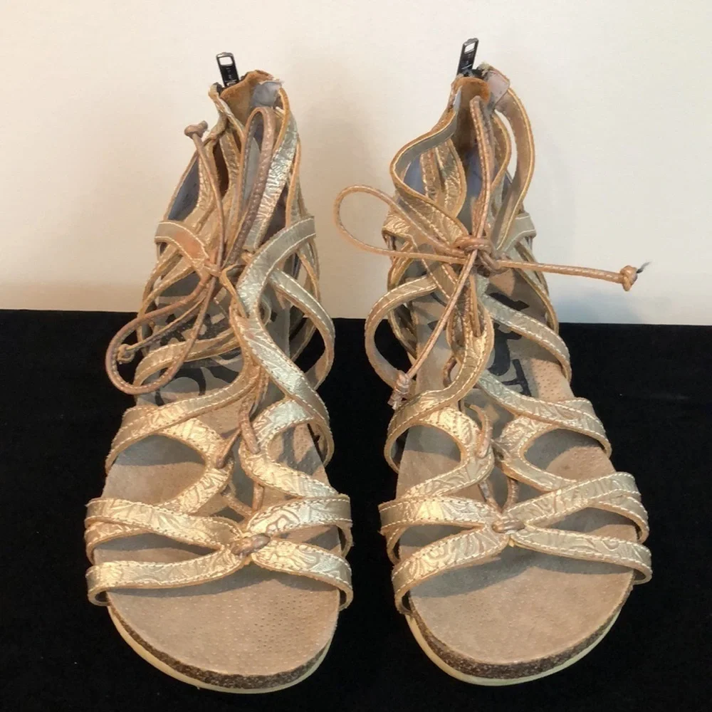 OTBT Nomadic Gladiator Metallic Bronze Tooled Leather Wedge Sandals Size 9